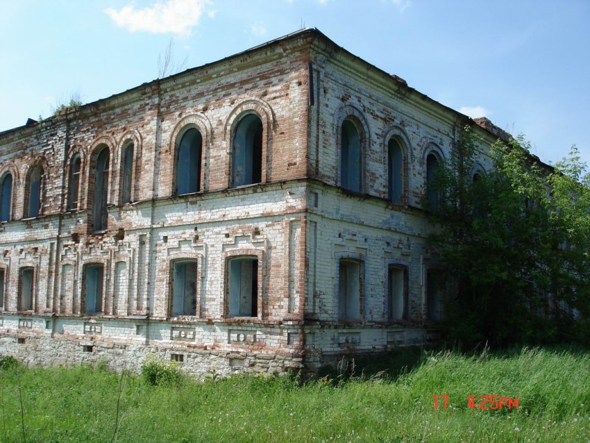 Церковь Рождества Иоанна Предтечи, Башкарка (Пригородный район (Горноуральский ГО), Свердловская область). дополнительная информация, Старая восьмилетняя школа стоит поблизости