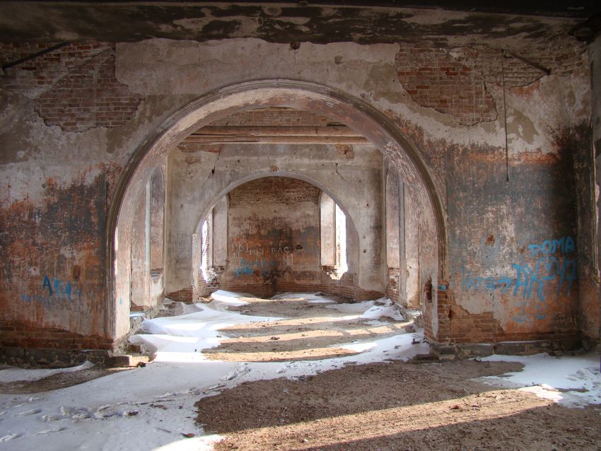 Церковь Рождества Христова, Кулики (Богдановичский район (ГО Богданович), Свердловская область). интерьер и убранство, Внутренее пространство храма. Вид из дверей притвора.