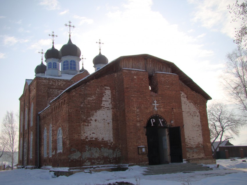 Черноусово. Церковь Троицы Живоначальной. фасады, Главный вход (с западной стороны здания).