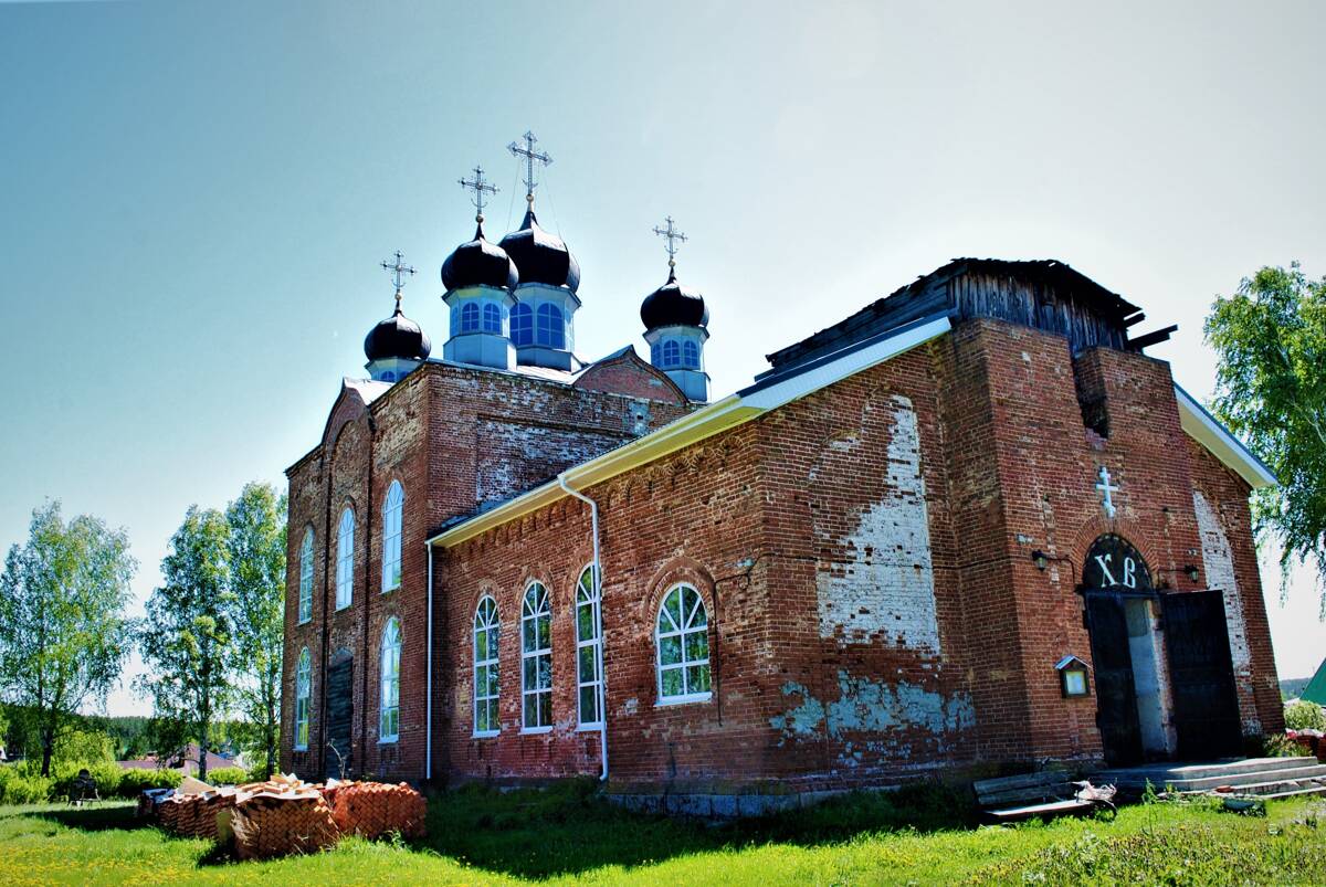 Церковь Троицы Живоначальной, Черноусово (Белоярский район (Белоярский ГО и ГО Верхнее Дуброво), Свердловская область). общий вид в ландшафте