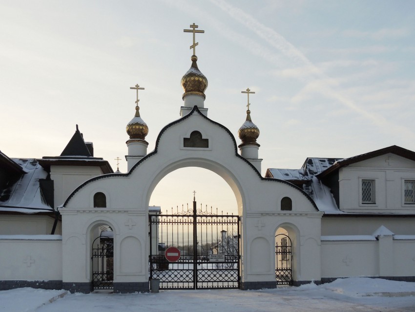 Бородино. Церковь Богоявления Господня. дополнительная информация, Ворота церковной ограды.