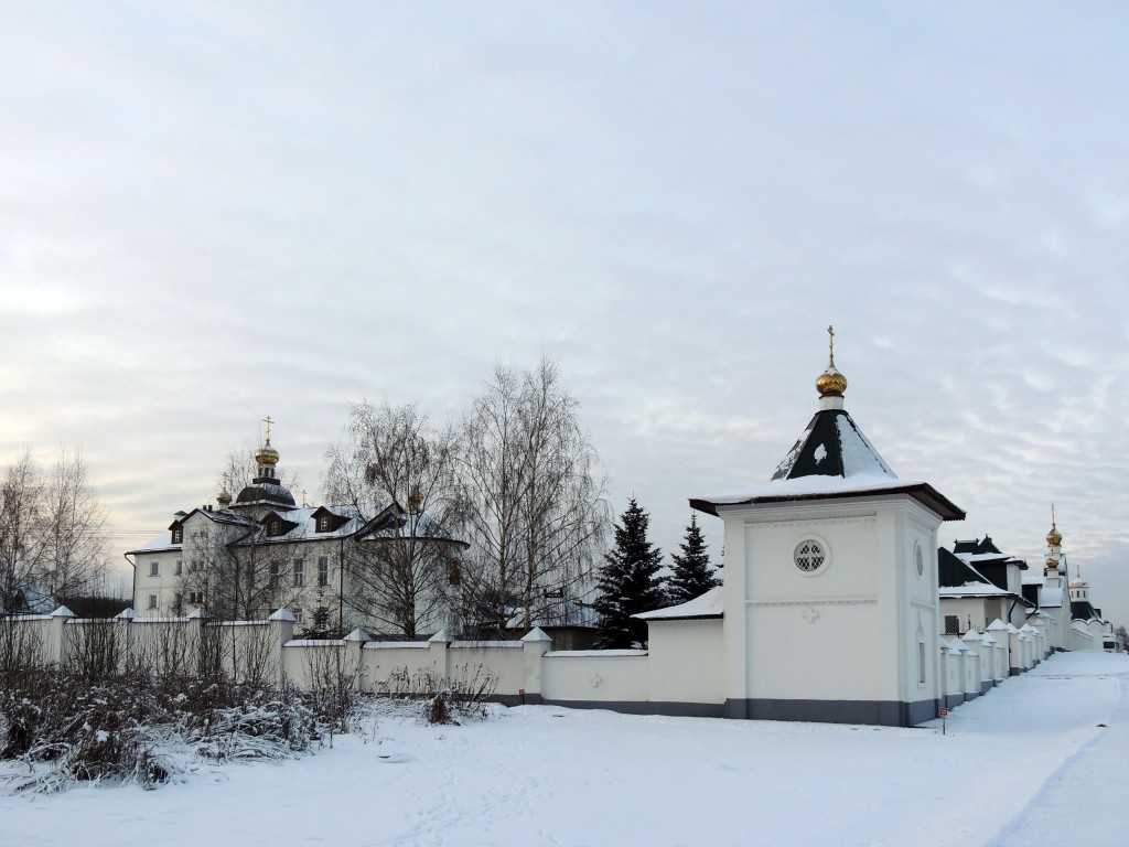 Церковь Богоявления Господня, Бородино (Мытищинский городской округ и гг. Долгопрудный, Лобня, Московская область). фасады, Церковь Владимирской иконы Божией Матери и Часовня Параскевы Пятницы