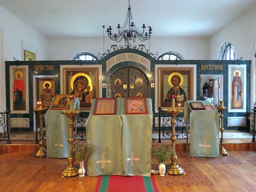 Церковь Иосифа Волоцкого, Сахарово (Тверь, город, Тверская область). интерьер и убранство, Интерьер, иконостас.