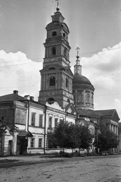 Кафедральный собор Покрова Пресвятой Богородицы, Рыльск (Рыльский район, Курская область). архивная фотография, 1942 г.