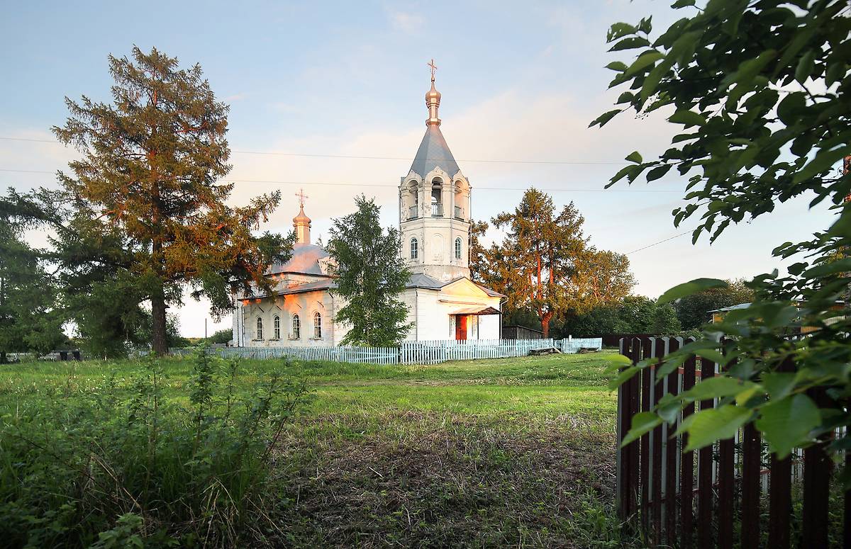 общий вид в ландшафте. Церковь Петра и Павла, Петровская (Шенкурский район, Архангельская область)