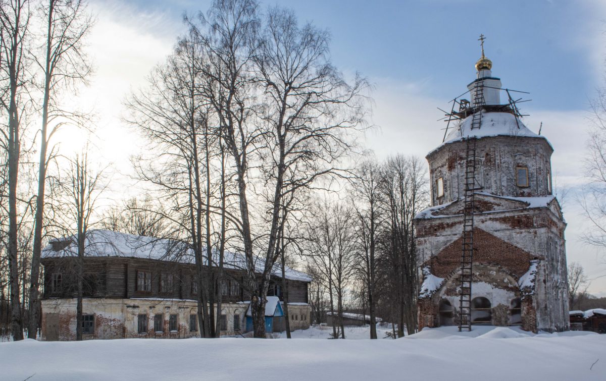 Храмовый комплекс. Церкви Благовещения Пресвятой Богородицы и Димитрия Солунского, Игрищи (Ильинский район, Ивановская область). общий вид в ландшафте