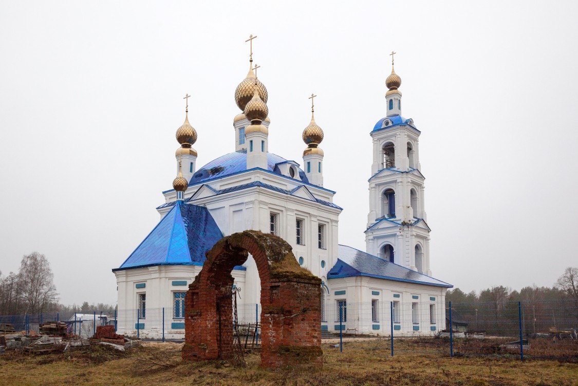 Добрица. Церковь Покрова Пресвятой Богородицы. фасады