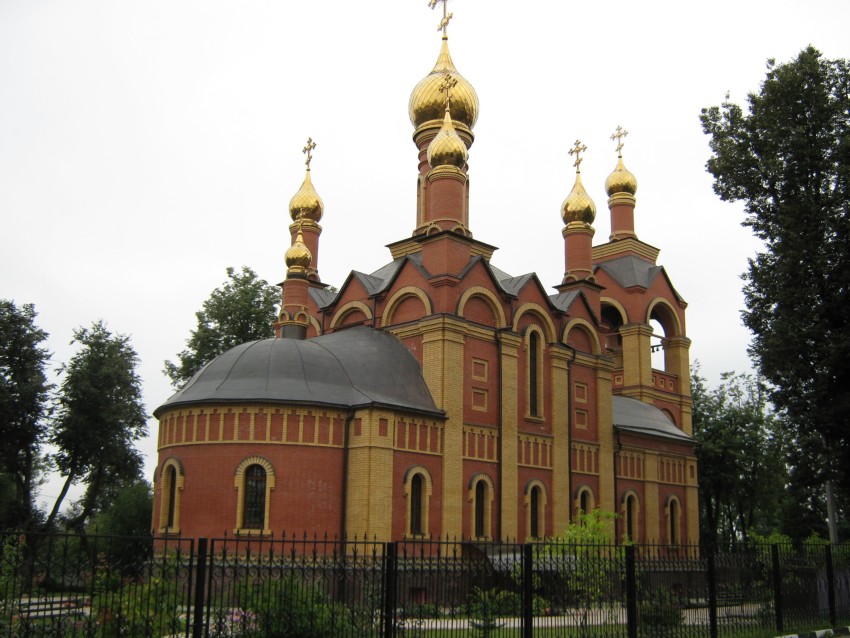 Пушкино. Церковь Троицы Живоначальной. общий вид в ландшафте