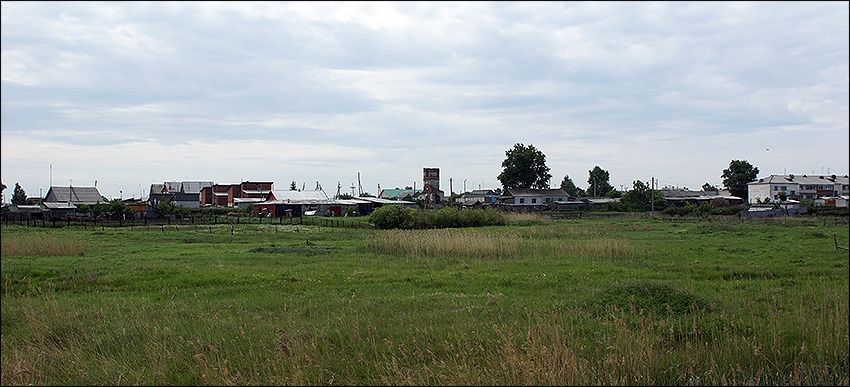Церковь Покрова Пресвятой Богородицы (старая), Песчано-Коледино (Далматовский район, Курганская область). общий вид в ландшафте, Вид с трассы Р330 с Северо-Востока