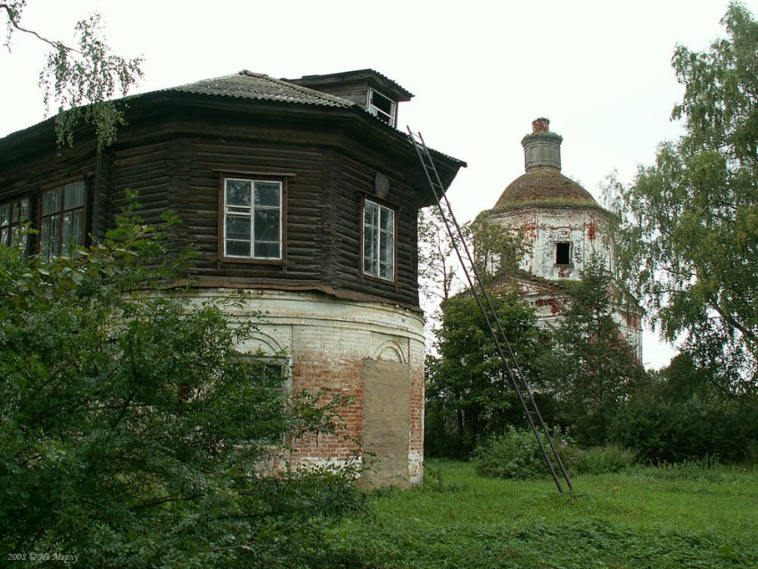 Храмовый комплекс. Церкви Благовещения Пресвятой Богородицы и Димитрия Солунского, Игрищи (Ильинский район, Ивановская область). общий вид в ландшафте