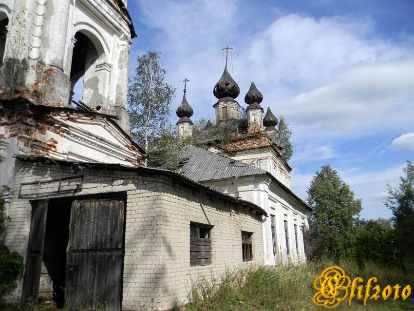 Добрица. Церковь Покрова Пресвятой Богородицы. фасады