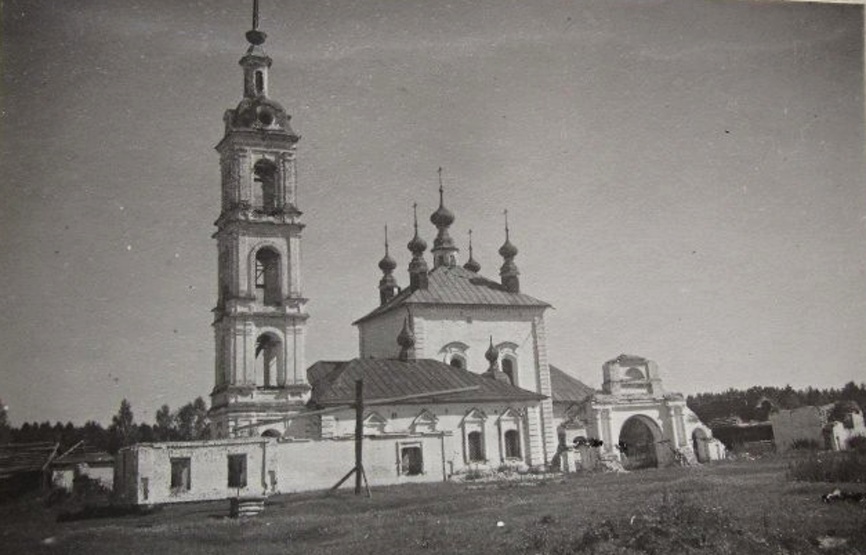 Церковь Казанской иконы Божией Матери, Клоны (Лухский район, Ивановская область). архивная фотография, Фото 1947 г. (Пастухов Ю., Богачевский Н.). Госкаталог № 38697591. ГНИМА им Щусева