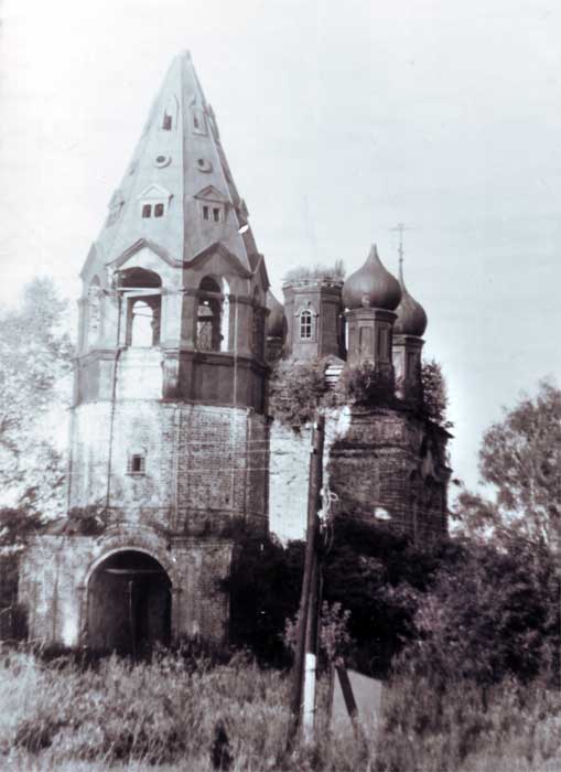 Церковь Успения Пресвятой Богородицы, Качалово (Костромской район, Костромская область). фасады, Фотография сделана в 1985 году