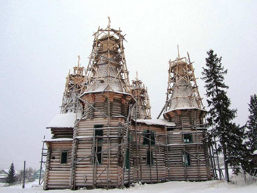 Нёнокса. Церковь Троицы Живоначальной. документальные фотографии, северный фасад в процессе реконструкции