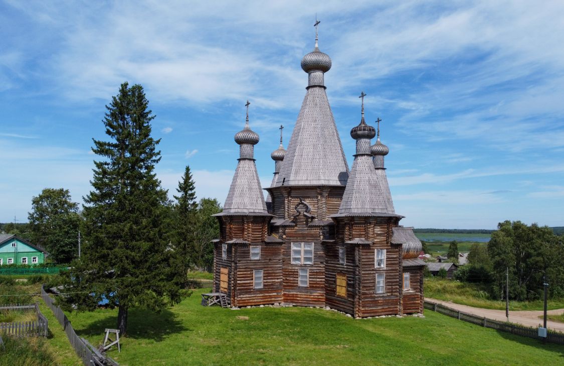 Нёнокса. Церковь Троицы Живоначальной. общий вид в ландшафте