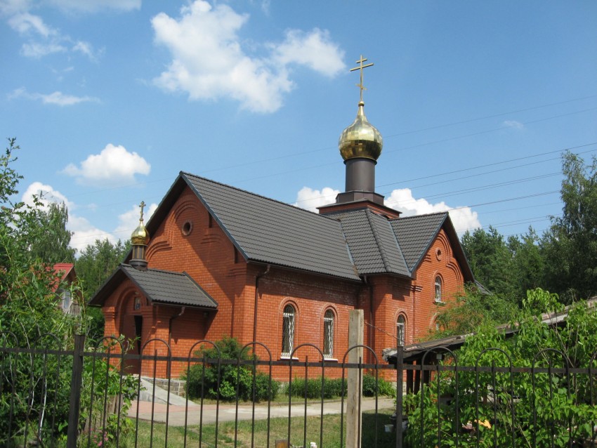 Церковь Сергия Радонежского, Кратово (Раменский район и гг. Бронницы, Жуковский, Московская область). общий вид в ландшафте