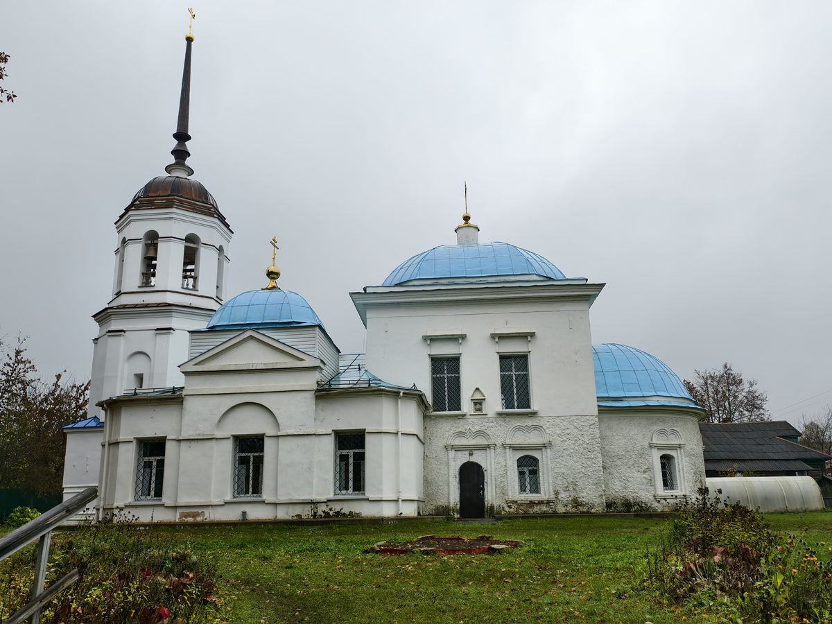 Церковь Василия Великого, Торжок (Торжокский район и г. Торжок, Тверская область). фасады, Вид храма с восстановленной колокольней