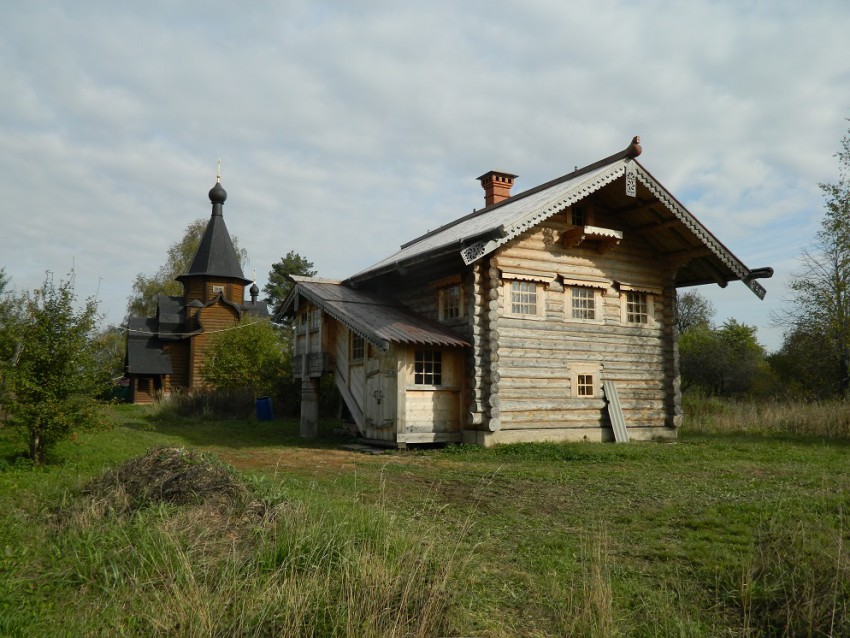 Храм-часовня Казанской иконы Божией Матери, Нестерцево (Дмитровский городской округ, Московская область). дополнительная информация, Дом причта Казанской церкви.