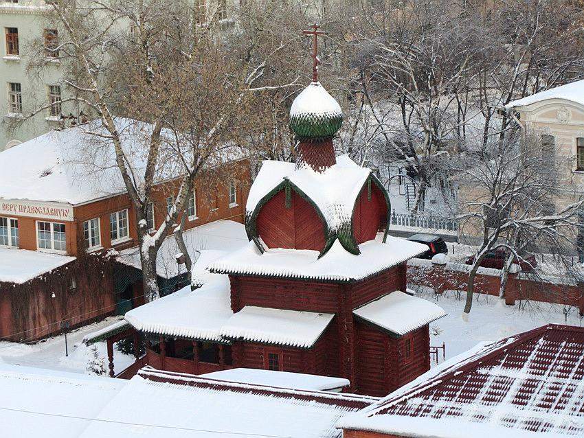 Часовня Спаса Всемилостивого, Якиманка (Центральный административный округ (ЦАО), г. Москва). общий вид в ландшафте