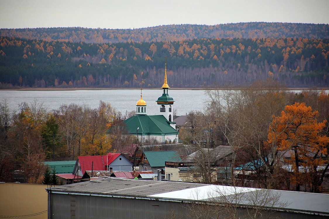 Полевской. Церковь Петра и Павла. фасады, Вид на храм с Думной горы