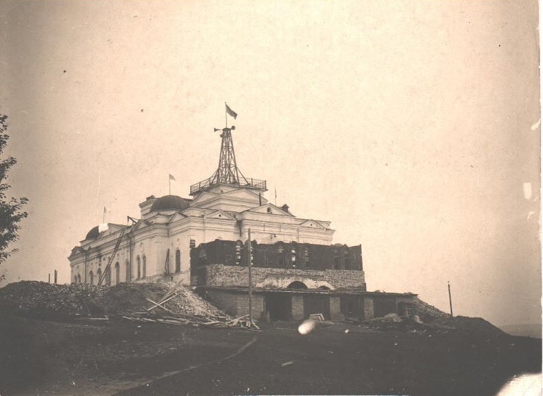 Фото Моршинина К.И. из фондов Свердловского краеведческого музея им. О.Е. Клера (с сайта goscatalog.ru, №62293072), архивная фотография. Церковь Троицы Живоначальной, Полевской (Полевской (Полевской ГО), Свердловская область)