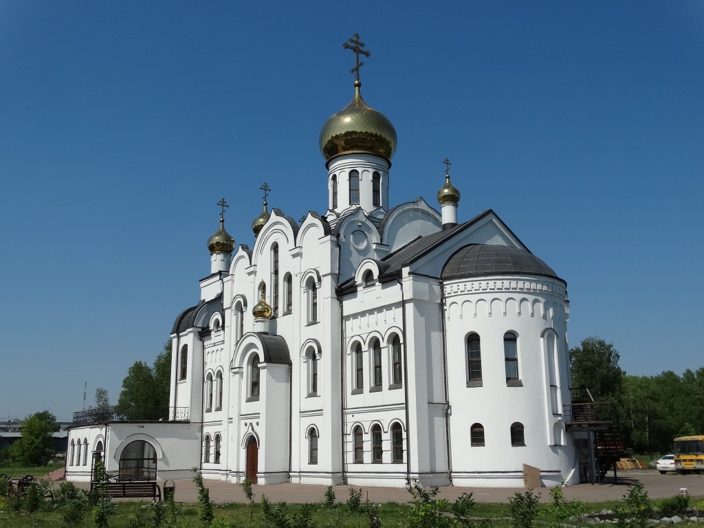 Кемерово. Церковь Троицы Живоначальной. фасады