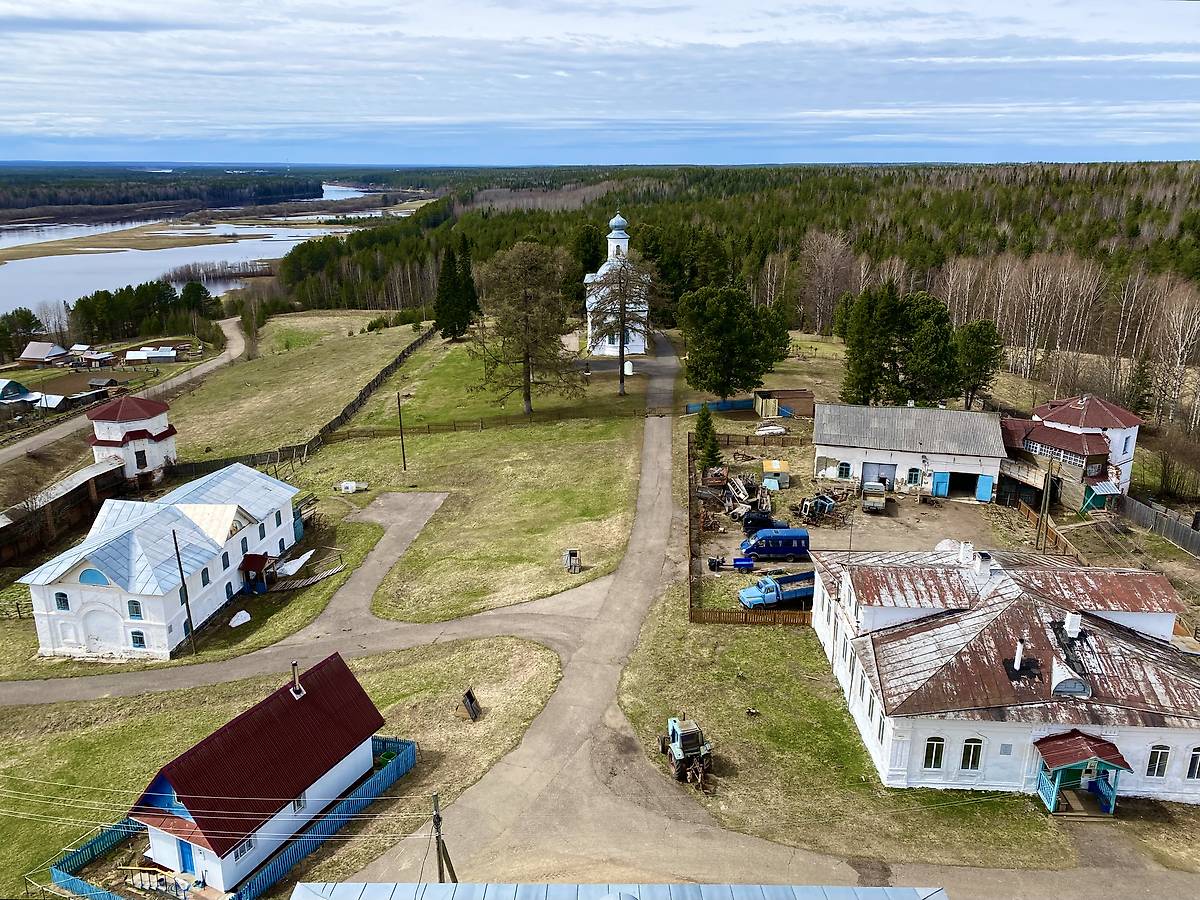 Вид с колокольни на запад, фасады. Ульяновский Троице-Стефанов монастырь, Ульяново (Усть-Куломский район, Республика Коми)