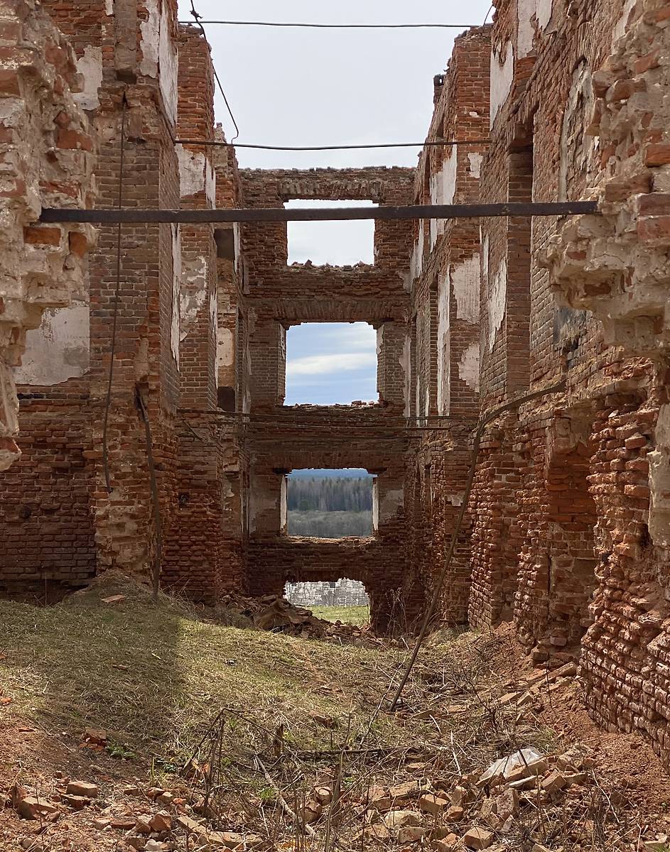 Центральная часть гостиницы, дополнительная информация. Ульяновский Троице-Стефанов монастырь, Ульяново (Усть-Куломский район, Республика Коми)