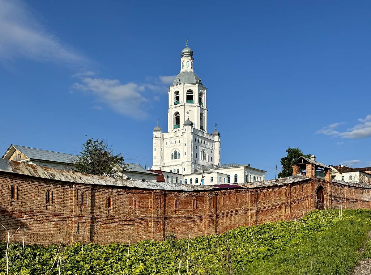 Южная стена и колокольня, фасады. Ульяновский Троице-Стефанов монастырь, Ульяново (Усть-Куломский район, Республика Коми)