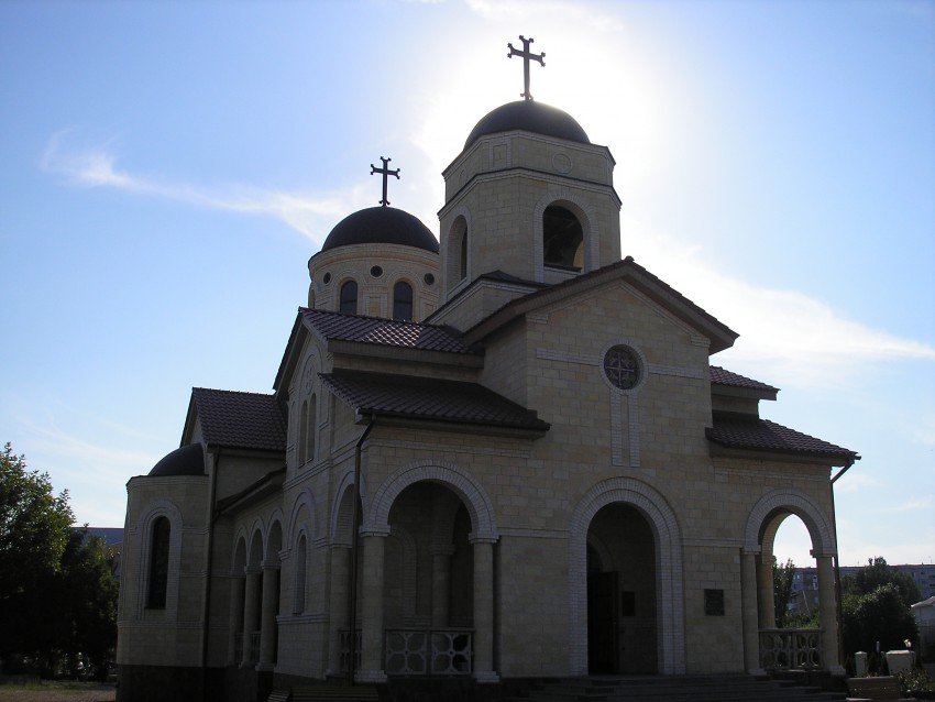 Бердянск. Церковь Троицы Живоначальной. фасады