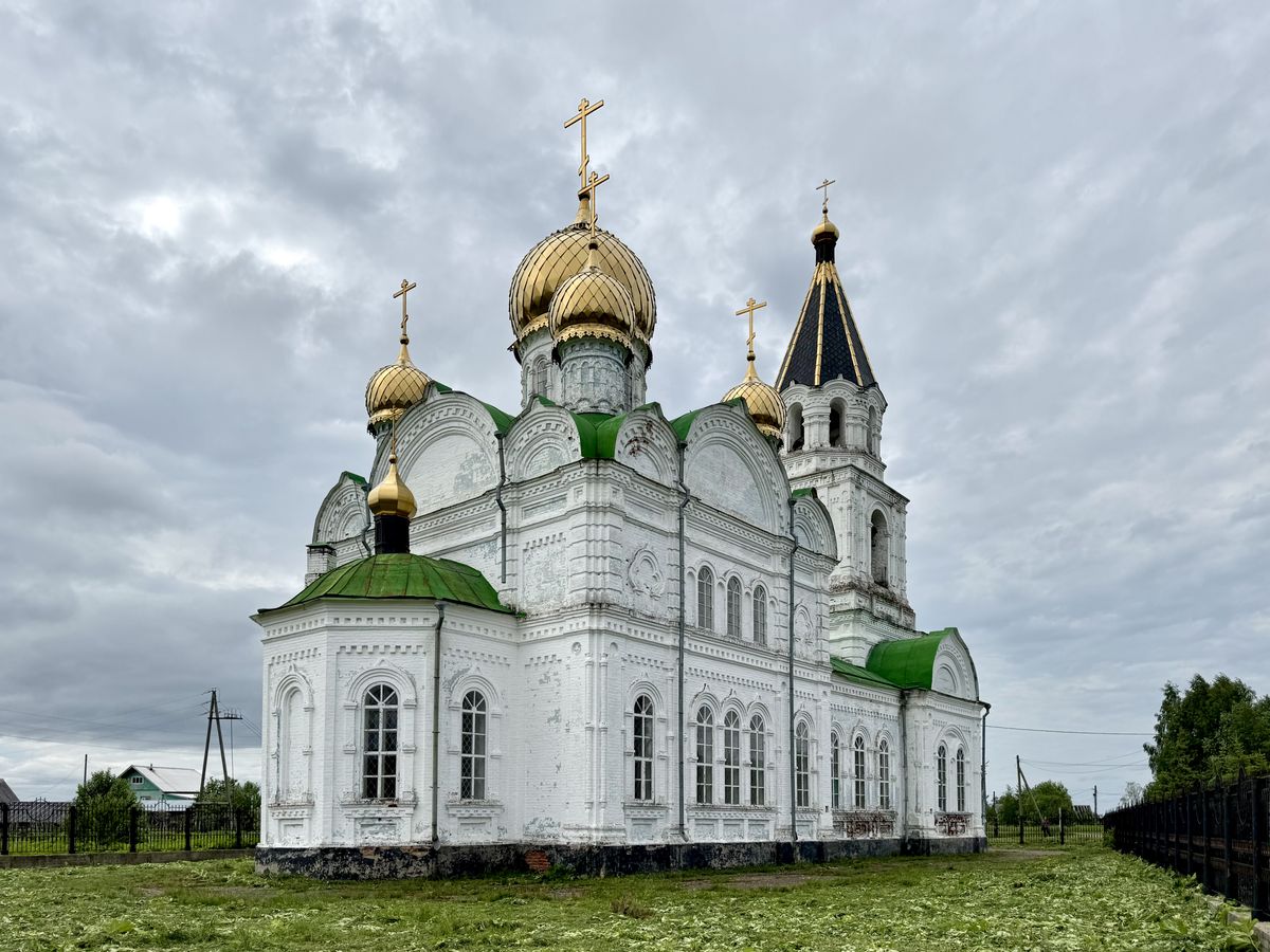 Вид с северо-востока, фасады. Важкурский Богородице-Рождественский монастырь. Церковь Рождества Пресвятой Богородицы, Важкурья (Корткеросский район, Республика Коми)