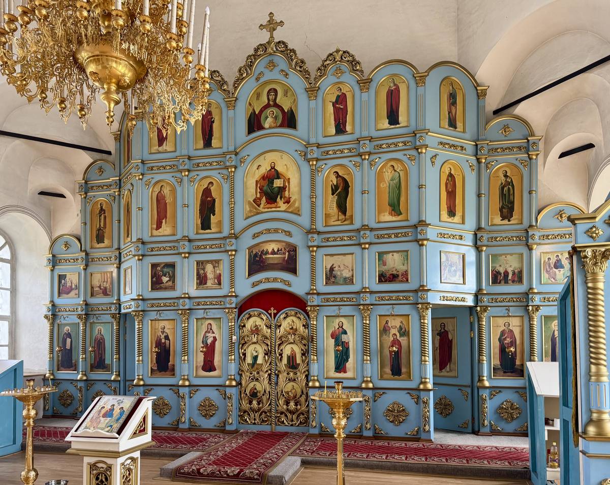 Иконостас, интерьер и убранство. Важкурский Богородице-Рождественский монастырь. Церковь Рождества Пресвятой Богородицы, Важкурья (Корткеросский район, Республика Коми)