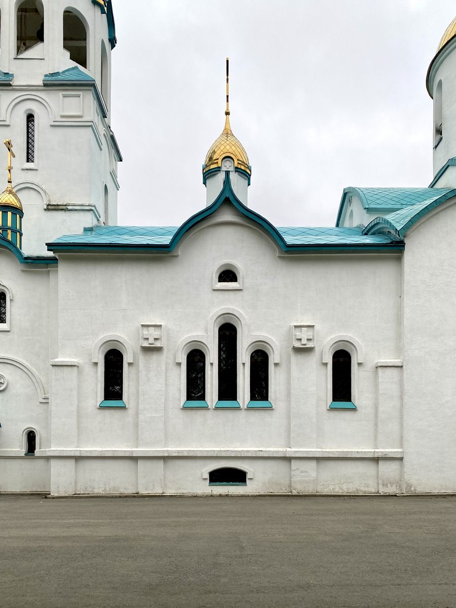 Южный фасад трапезной, архитектурные детали. Собор Воскресения Христова, Южно-Сахалинск (Южно-Сахалинск, город, Сахалинская область)