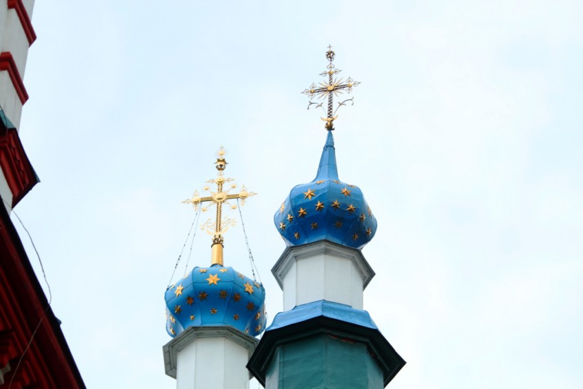 Церковь Воздвижения Креста Господня, Иркутск (Иркутск, город, Иркутская область). архитектурные детали, Завершение основного объема храма и южного придела