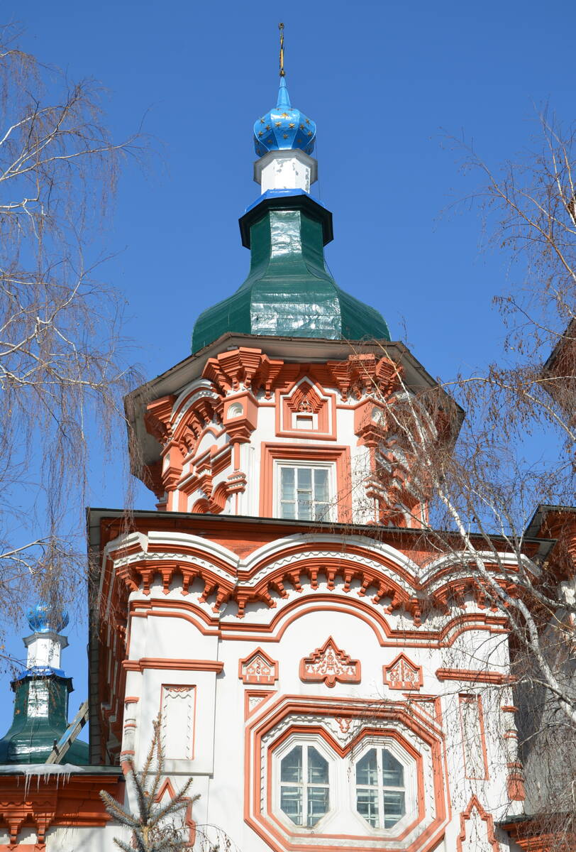 Церковь Воздвижения Креста Господня, Иркутск (Иркутск, город, Иркутская область). архитектурные детали, Фрагмент южного фасада