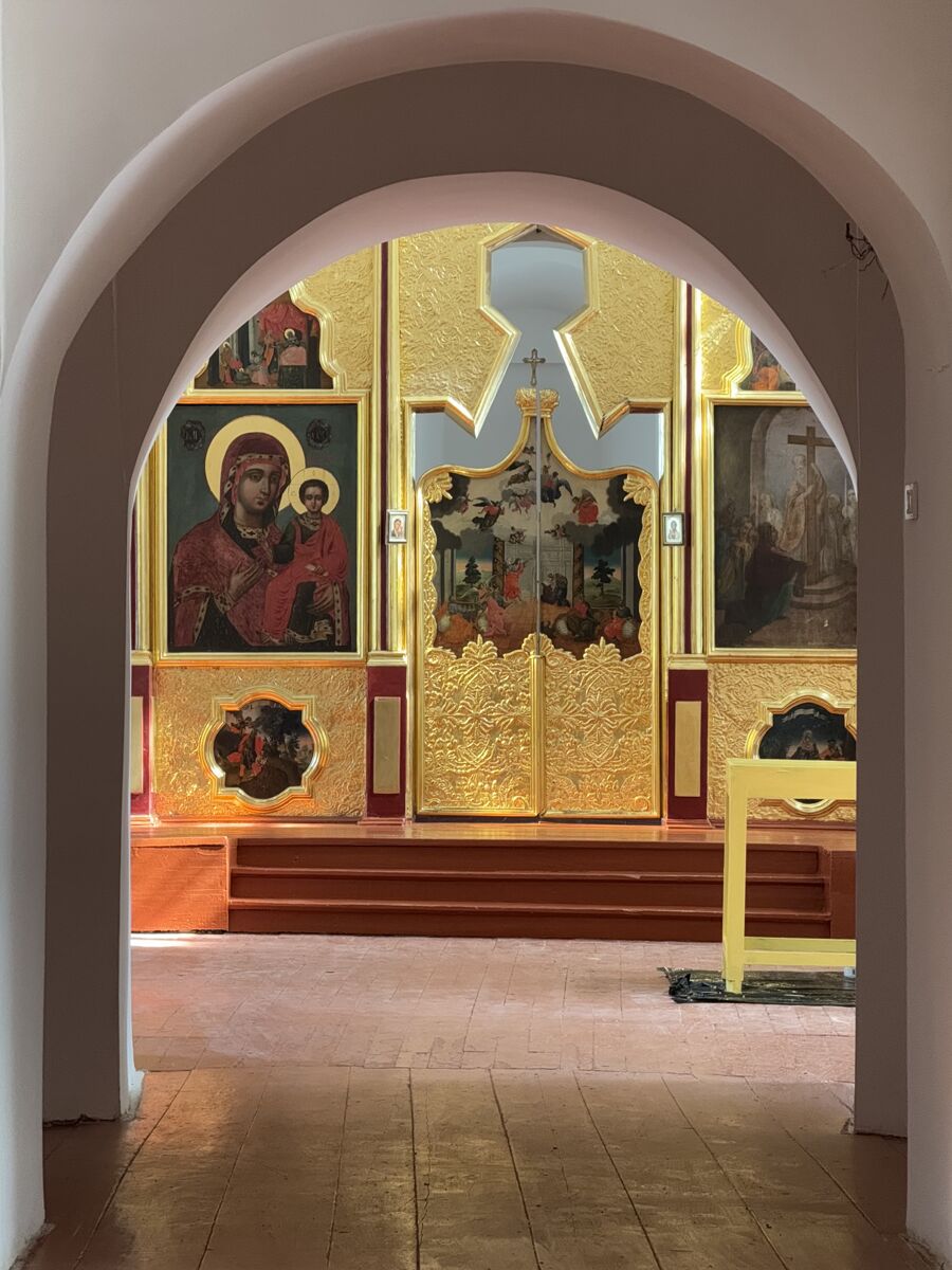 Церковь Воздвижения Креста Господня, Иркутск (Иркутск, город, Иркутская область). интерьер и убранство, Вид от входа в главный объём на главный иконостас