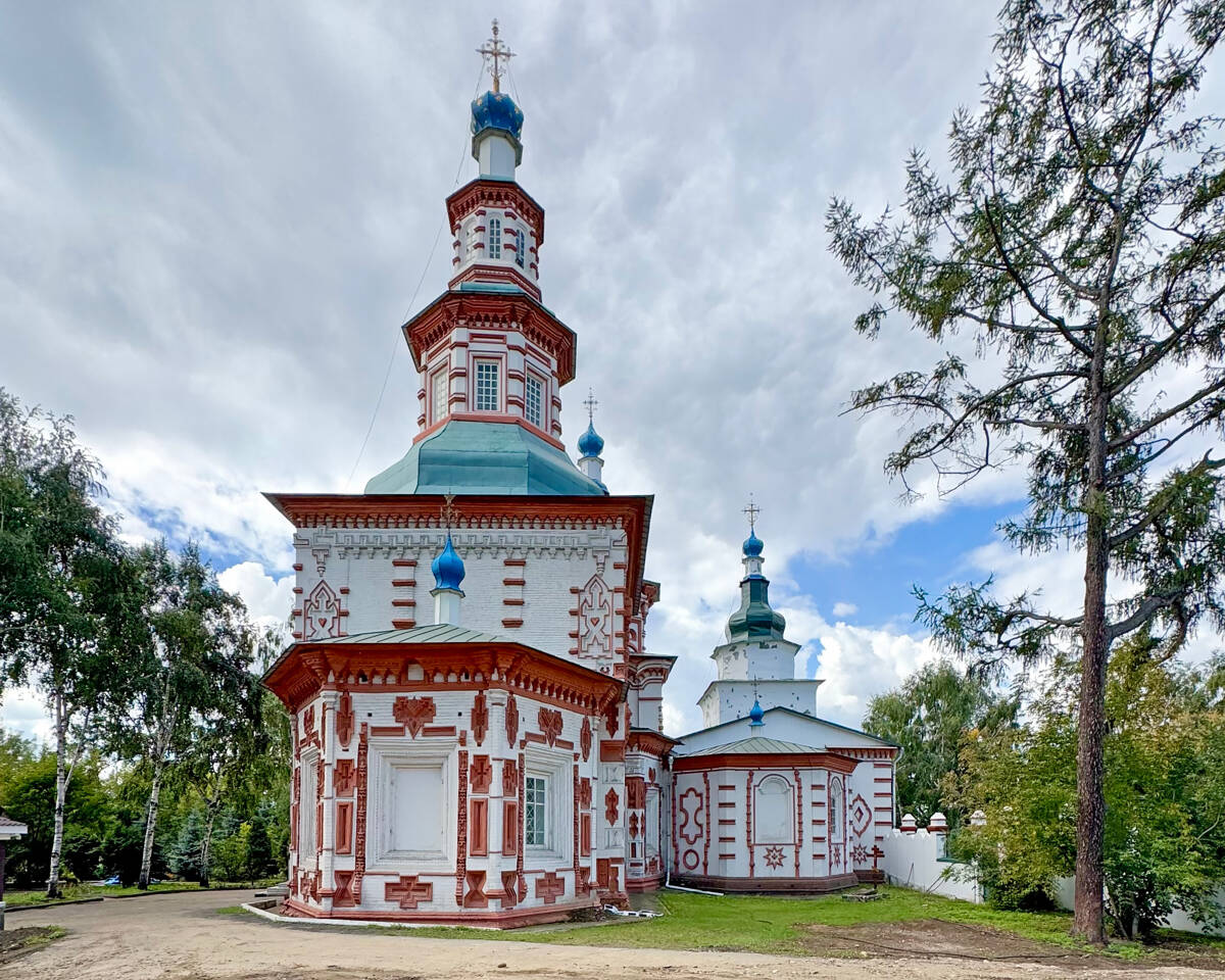 Церковь Воздвижения Креста Господня, Иркутск (Иркутск, город, Иркутская область). фасады, Вид с востока после удаления деревьев