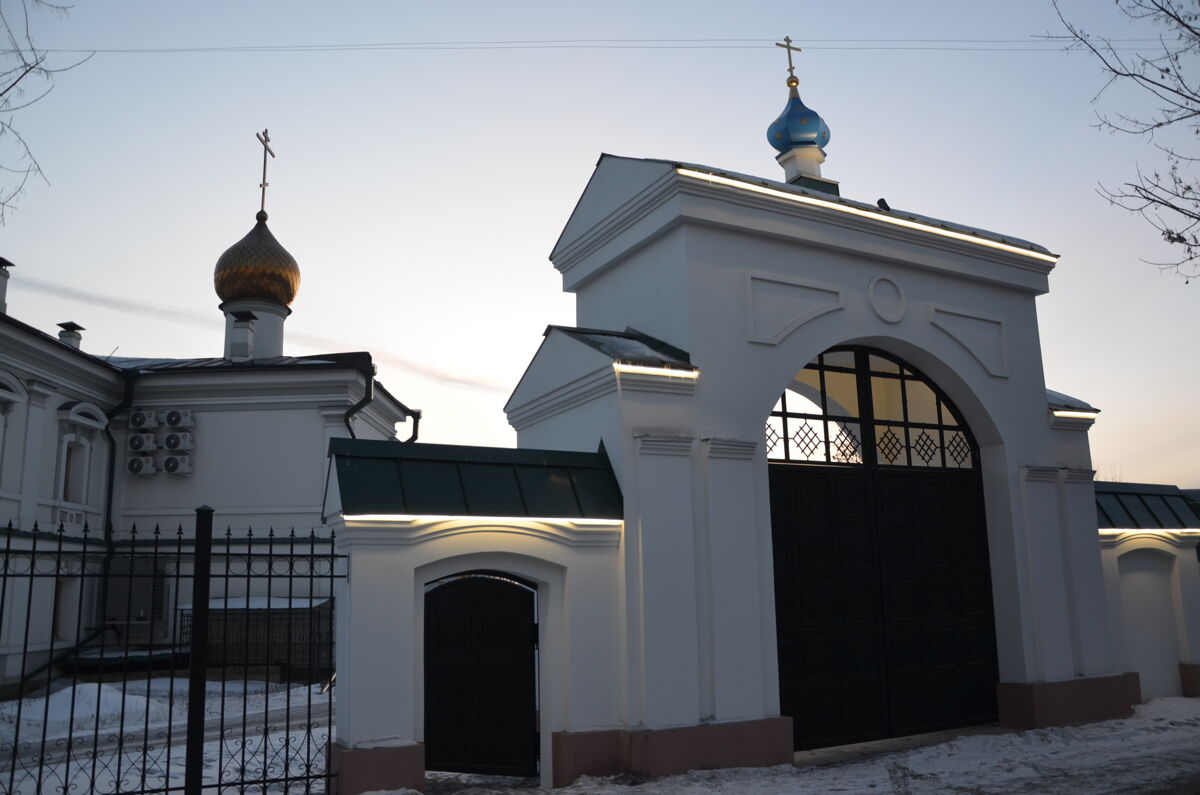Знаменский женский монастырь, Иркутск (Иркутск, город, Иркутская область). дополнительная информация, Восточные ворота монастыря