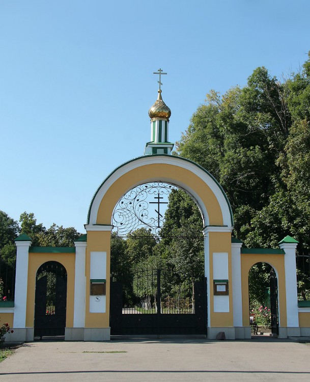 Новомакарово. Монастырь Серафима Саровского. фасады, Въездные ворота 