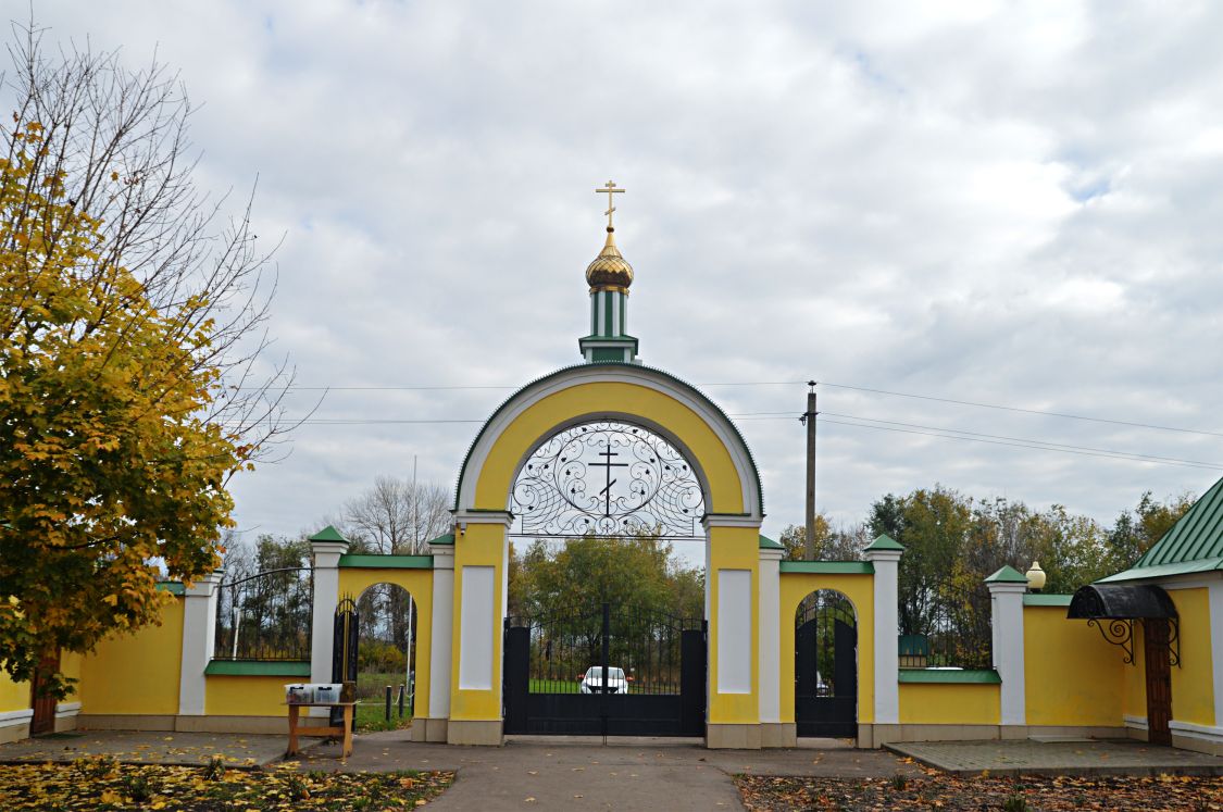Новомакарово. Монастырь Серафима Саровского. дополнительная информация, Входная группа монастыря