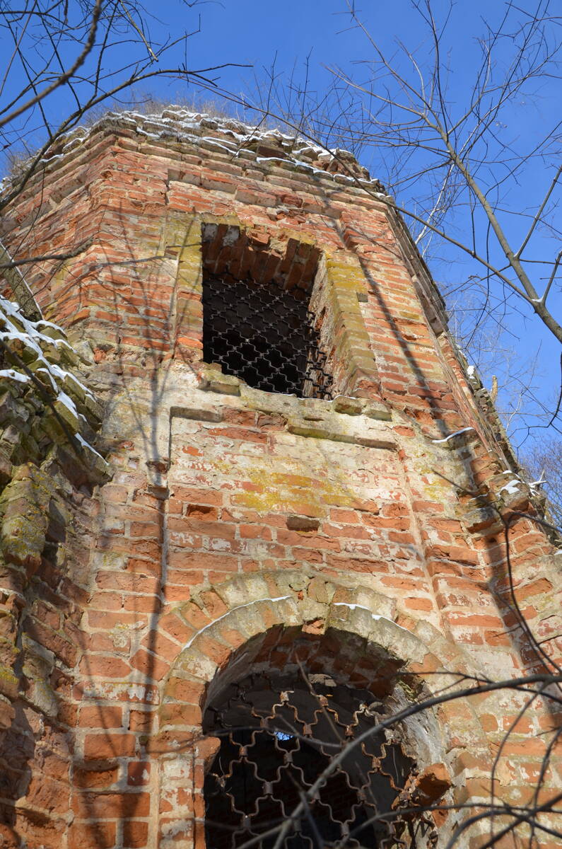 Церковь Троицы Живоначальной, Щучье (Орловский район, Орловская область). архитектурные детали