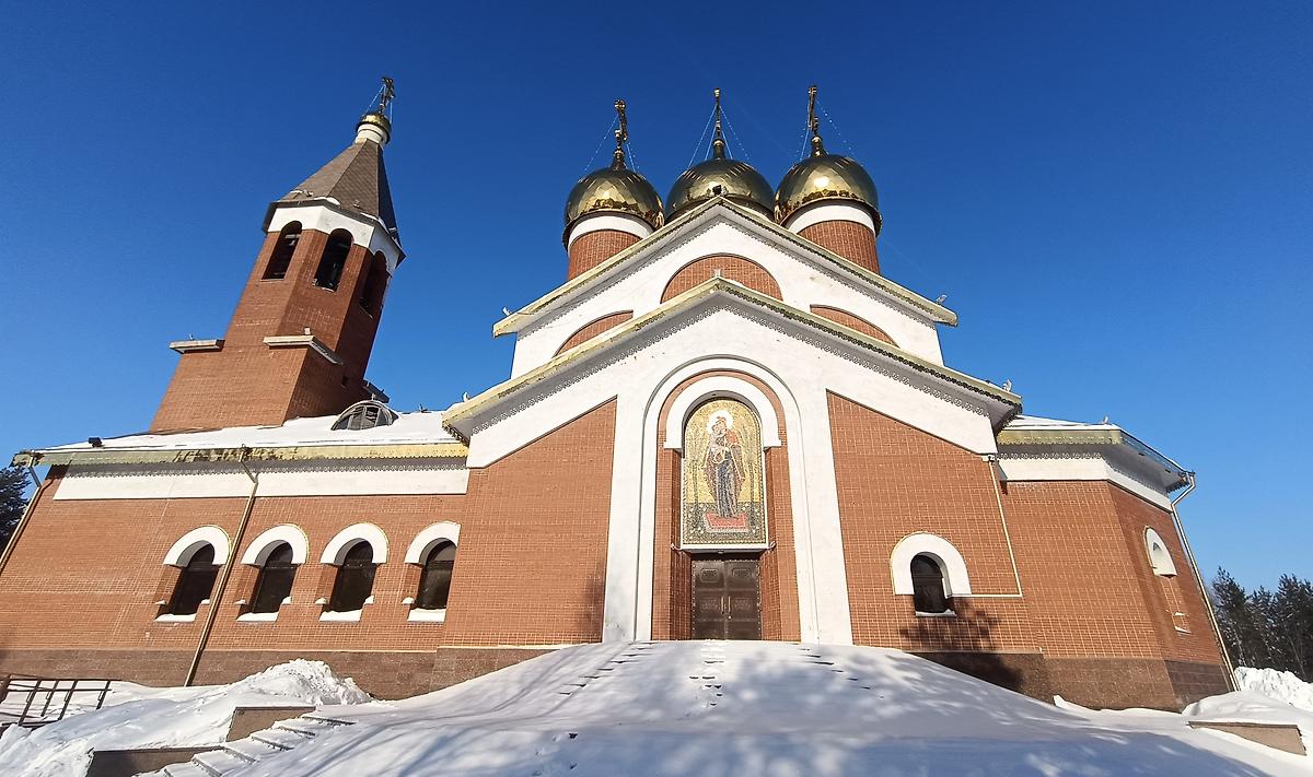 Вид с юга, архитектурные детали. Церковь Михаила Архангела, Ноябрьск (Ноябрьск, город, Ямало-Ненецкий автономный округ)