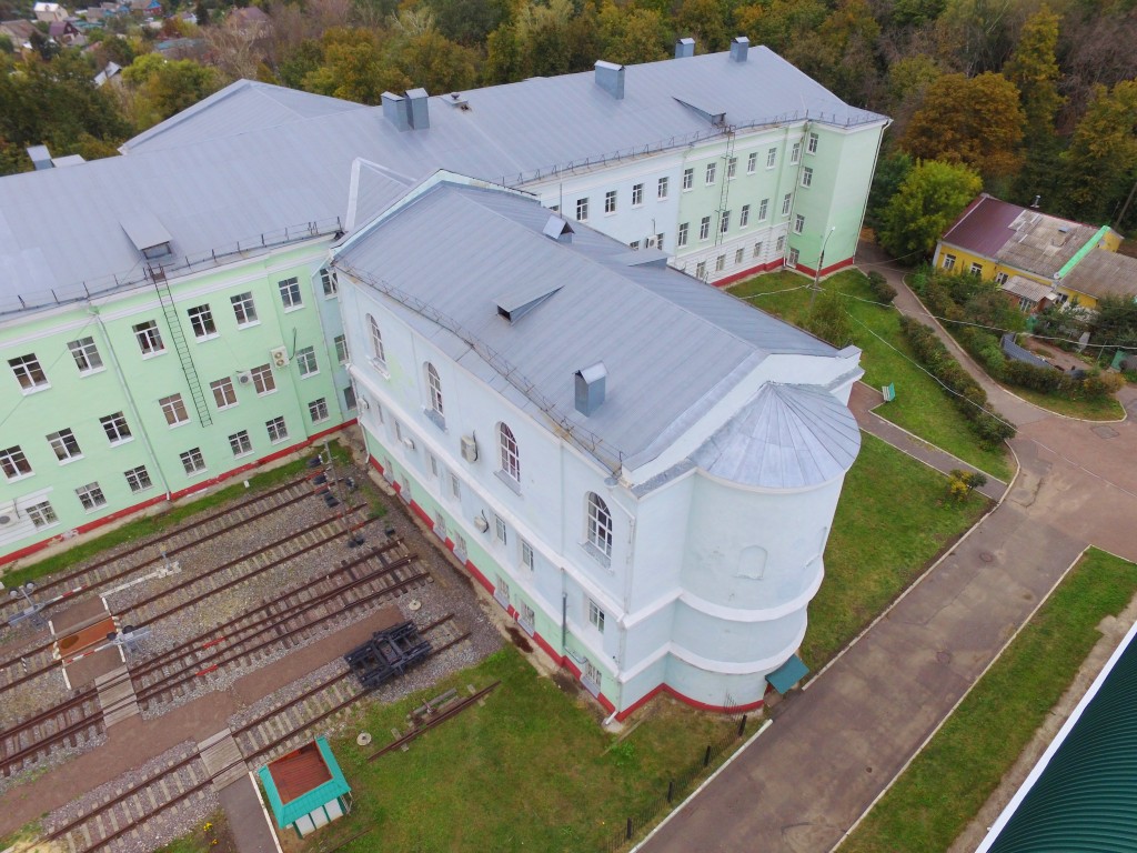 Домовая церковь Иоанна Богослова при бывшей Духовной семинарии, Орёл (Орёл, город, Орловская область). общий вид в ландшафте, Вид с юго-востока, фото с квадрокоптера