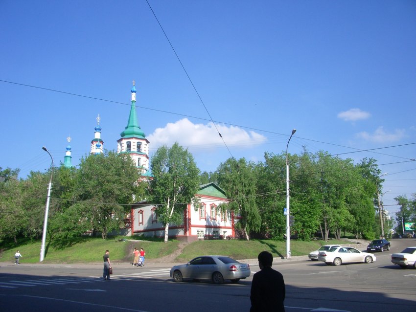 Иркутск. Церковь Воздвижения Креста Господня. общий вид в ландшафте