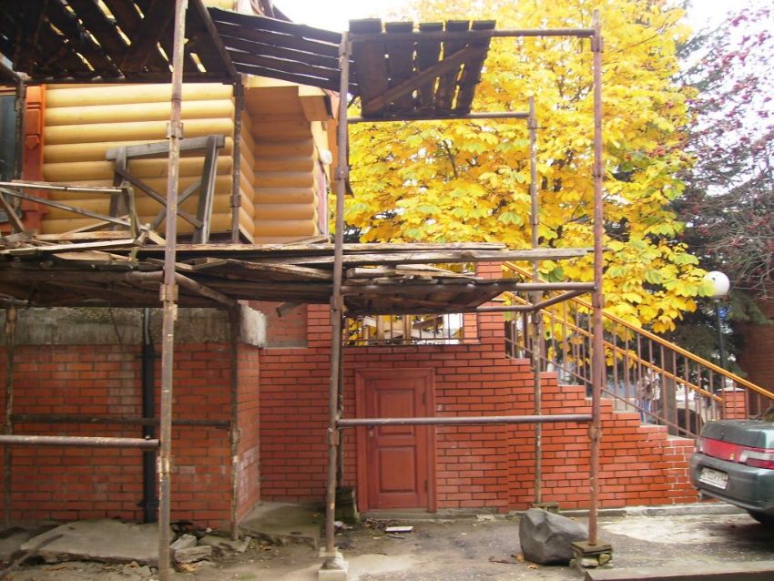 Церковь Николая Чудотворца и святых Царственных страстотерпцев, Рязань (Рязань, город, Рязанская область). дополнительная информация, Крыльцо