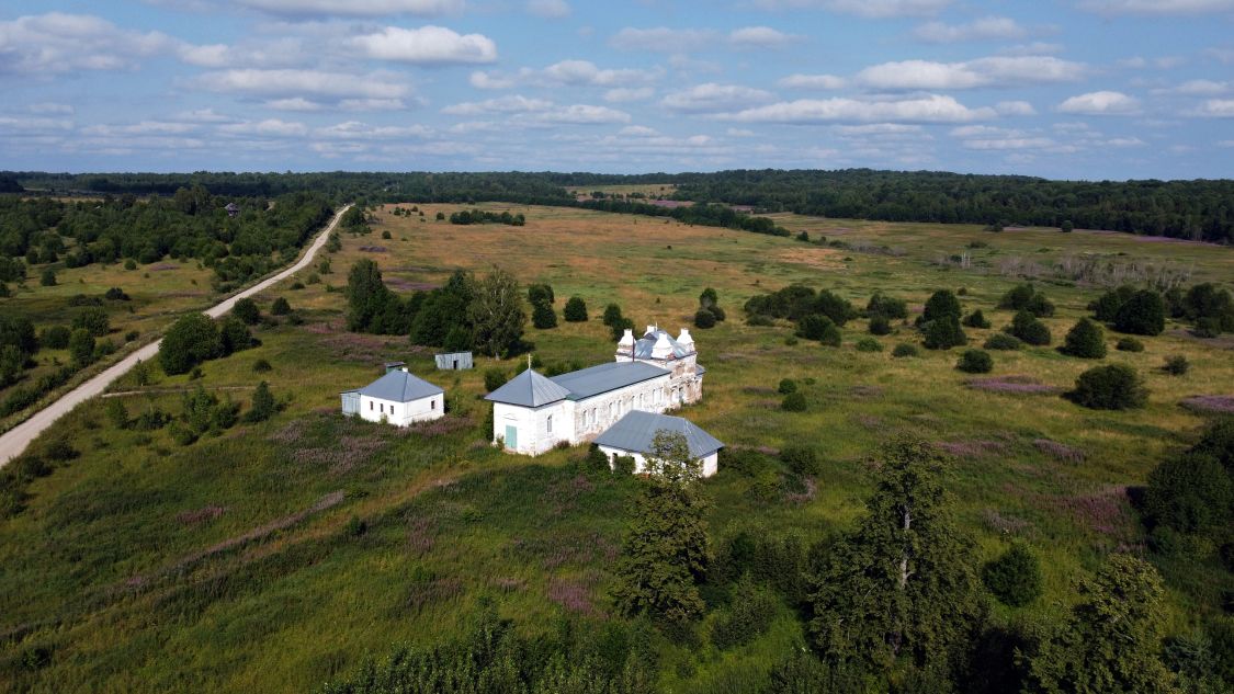 Церковь Благовещения Пресвятой Богородицы, Варваринское, урочище (Чухломский район, Костромская область). общий вид в ландшафте