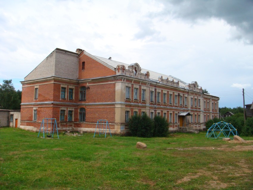 Ригодищи. Ригодищенский Богородице-Рождественский монастырь. фасады