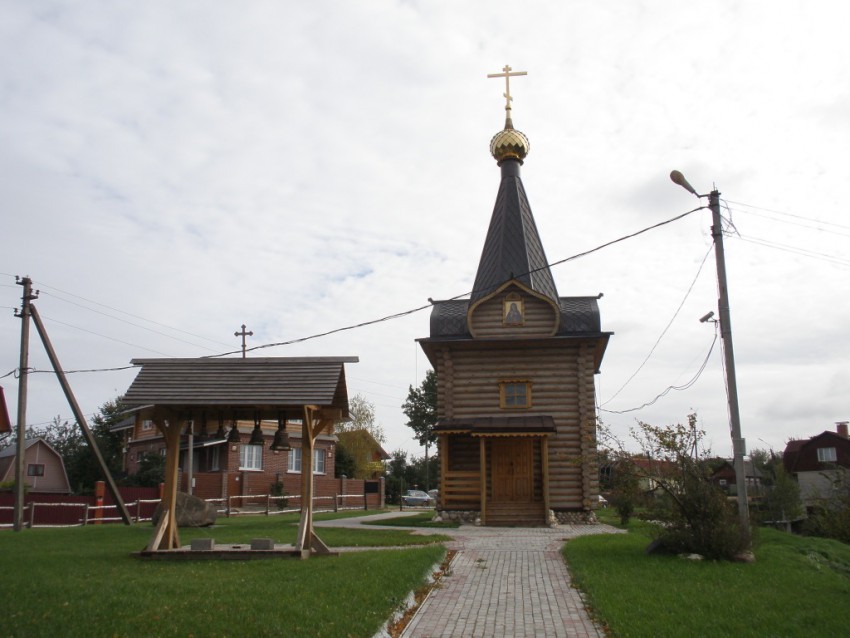 Церковь Преображения Господня, Малоярославец (Малоярославецкий район, Калужская область). общий вид в ландшафте, Вид с запада: слева - звонница, справа - Преображенский храм.