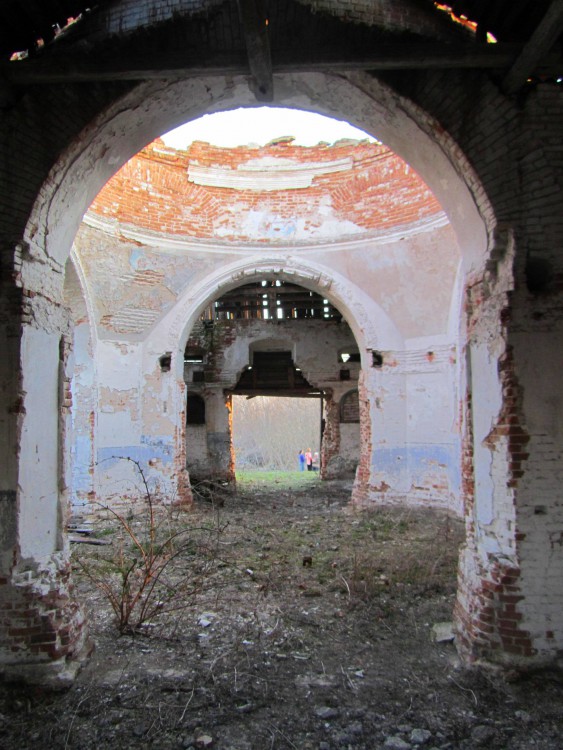 Церковь Иоанна Предтечи, Ивановка (Добринский район, Липецкая область). интерьер и убранство, вид сквозь северный придел на южный
