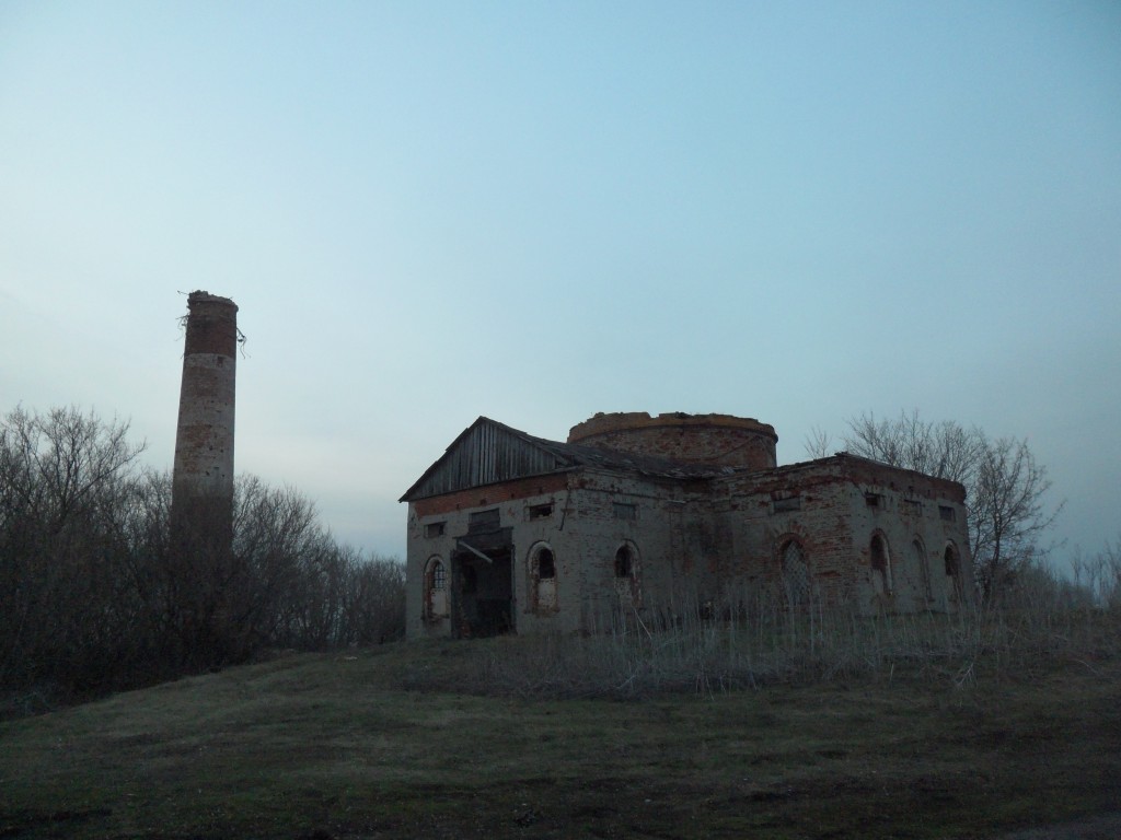 Церковь Иоанна Предтечи, Ивановка (Добринский район, Липецкая область). фасады, Церковь после частичного обрушения колокольни.